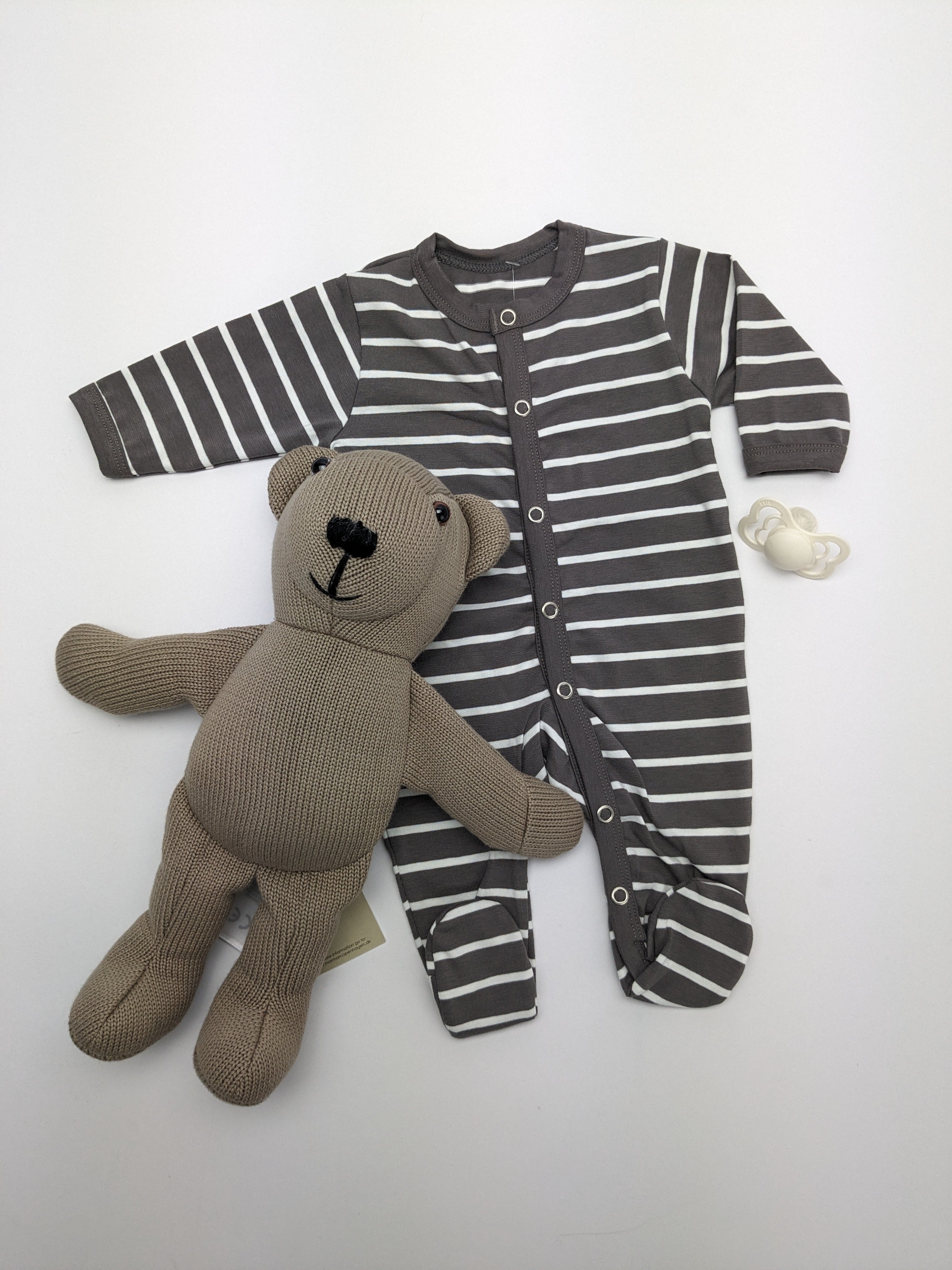 Joha Baumwoll-Nachthemd mit Füßen – Streifen – Beige/Creme – Nachtwäsche – MamaMilla