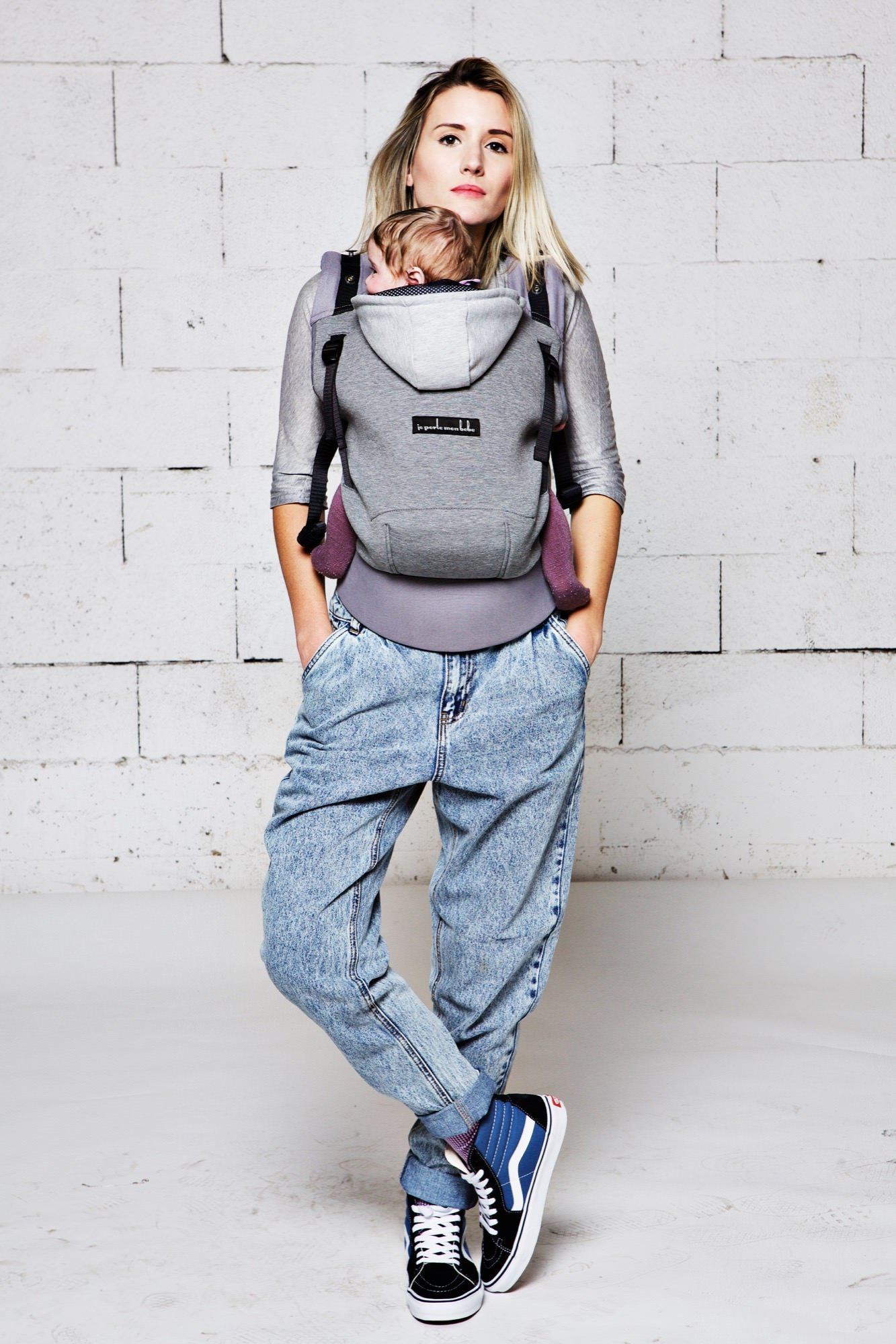 Love Radius Träger inkl. Babyeinsatz – Hoodie-Trage – Dunkelgrau/Flanellgrau – Tragehilfe – MamaMilla