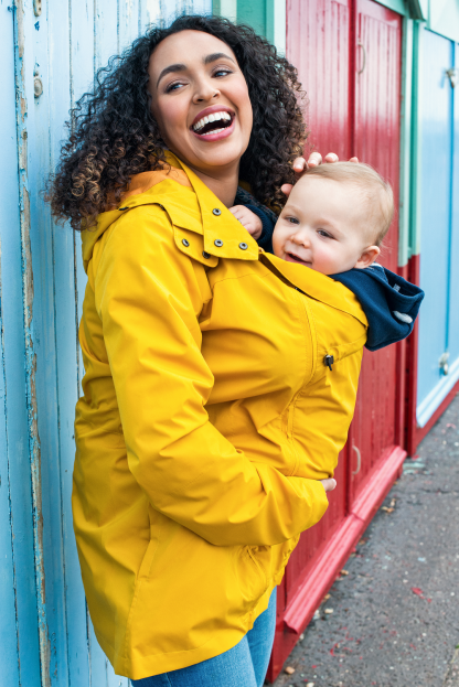 Wombat & Co. NUMBAT 4-i-1 overgangsjakke til gravide/bærejakke - Mustard - Bærejakke - MamaMilla