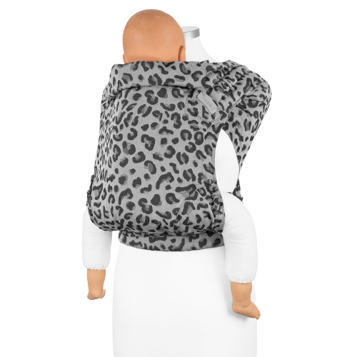 Fidella FlyClick Babytrage – Leopard Silver – Baby – Babytrage – MamaMilla