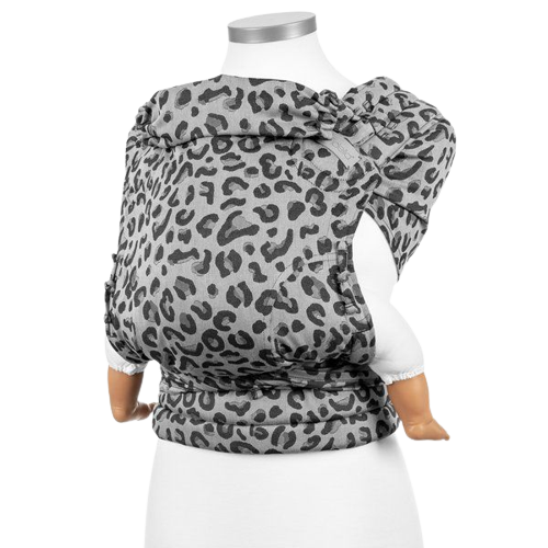 Fidella Fly Tai Tragehilfe – Leopard Silver – Baby – Tragehilfe – MamaMilla