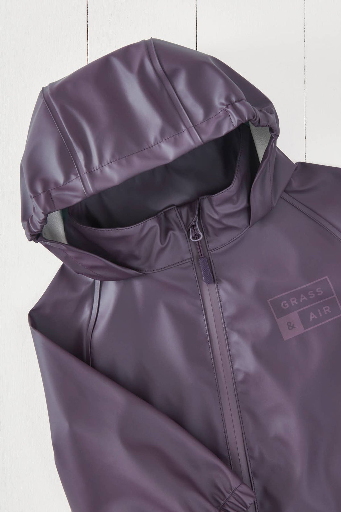 Grass &amp; Air Amethyst lilla regndragt set fra siden