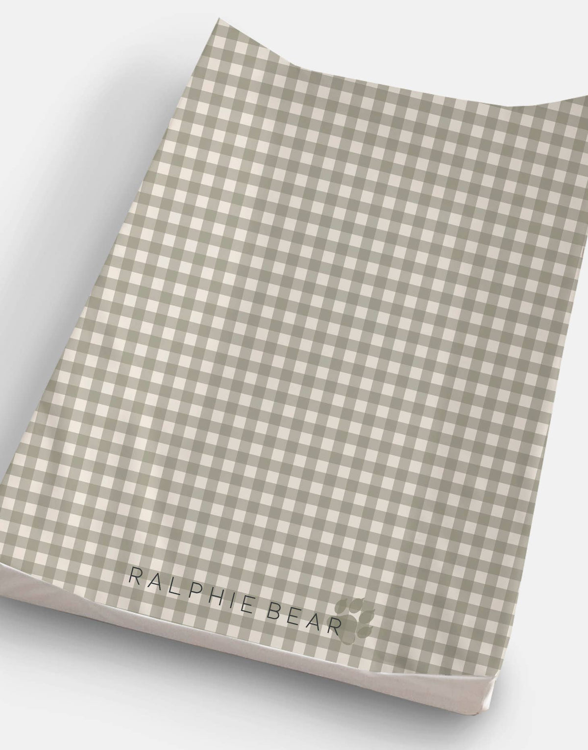 Ralphie Bear Wickelunterlage mit hohen Kanten – Gingham Sage – Wickelunterlage – MamaMilla