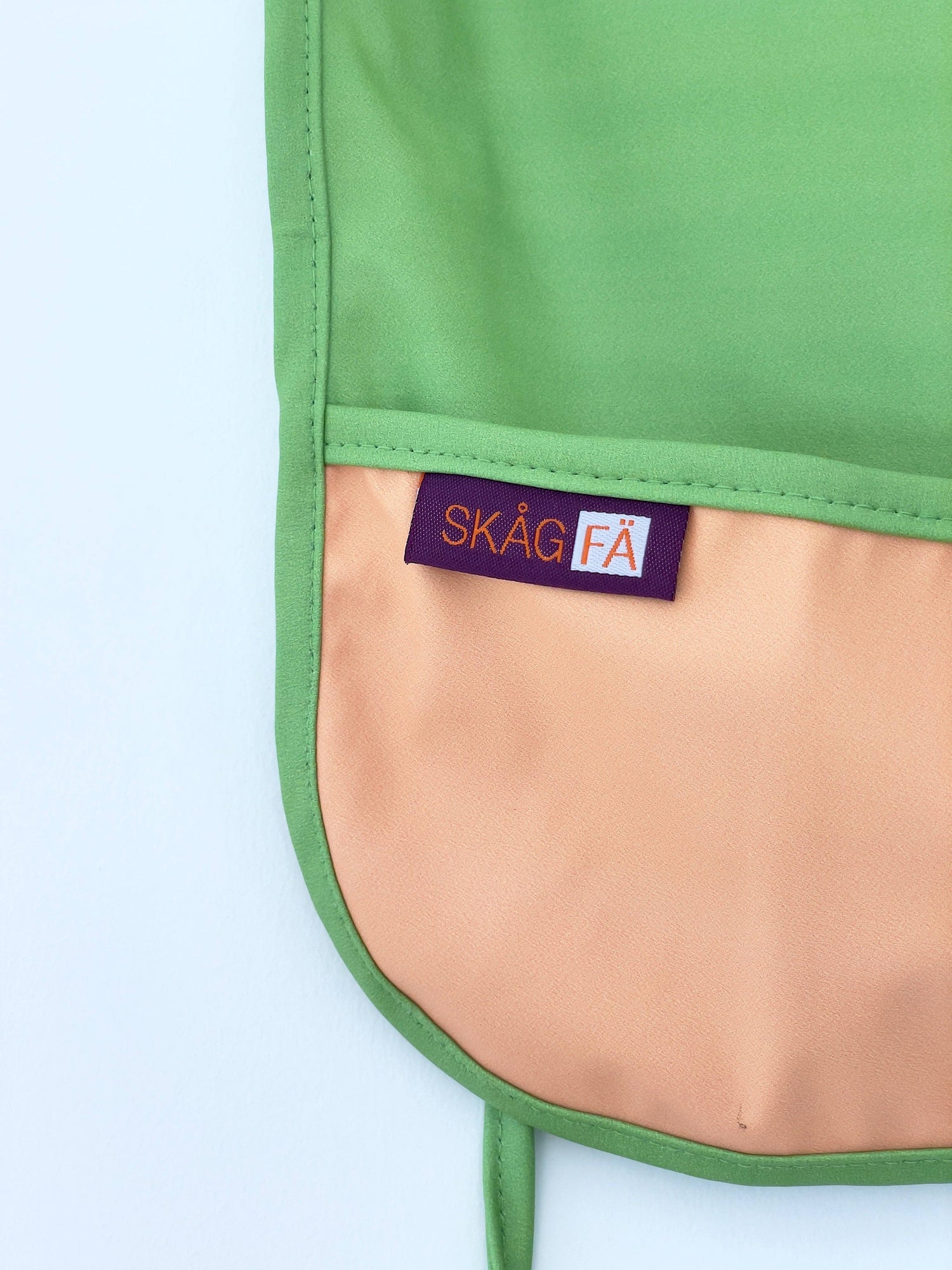 SKÅGFÄ Forklæde Uden Ærmer - 18-36+ mdr - Javea Agave - Forklæde - MamaMilla