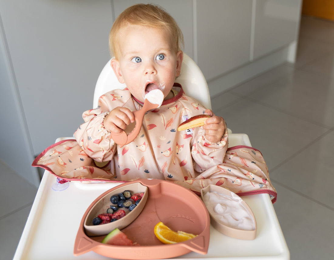 Tidy Tot Hagesmæk med Lange Ærmer til Bakke - Sand Ræv - Hagesmæk med ærmer - MamaMilla