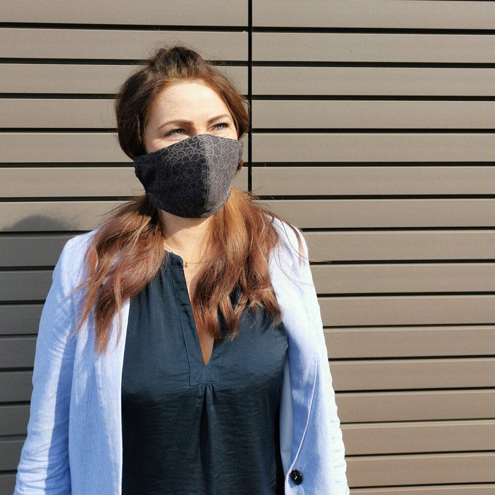 Fidella-Maske – Mosaik/Mokkabraun mit Krawatte – – MamaMilla