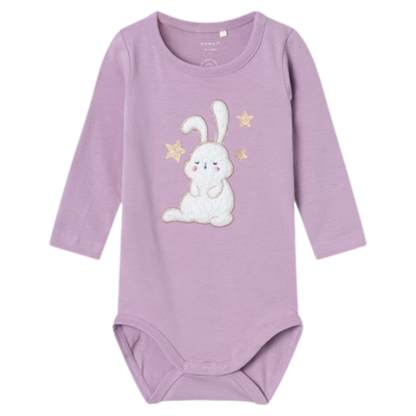 Name it body med glimmer-detaljer - Solinne - Kanin - Lavender Mist - Body - MamaMilla