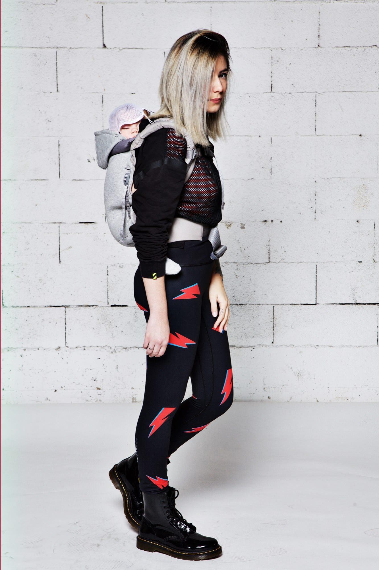 Love Radius Träger inkl. Babyeinsatz – Hoodie-Trage – Hellgrau/Athletic Grey – Tragehilfe – MamaMilla