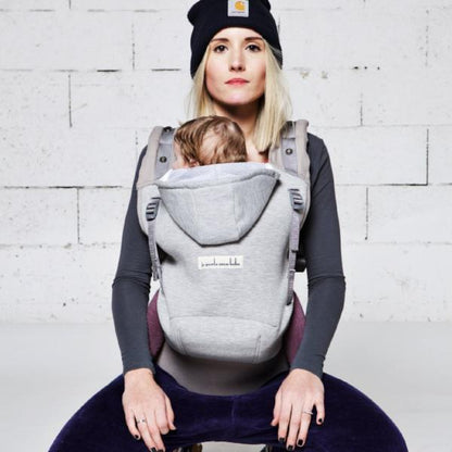 Love Radius Träger inkl. Babyeinsatz – Hoodie-Trage – Hellgrau/Athletic Grey – Tragehilfe – MamaMilla
