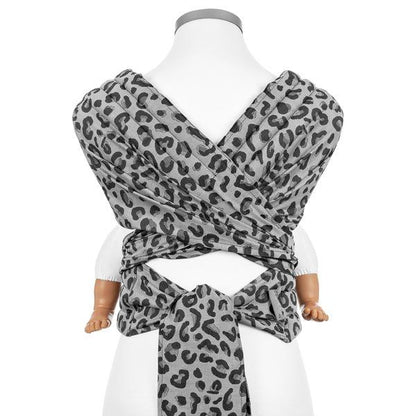 Fidella Fly Tai Tragehilfe – Leopard Silver – Baby – Tragehilfe – MamaMilla