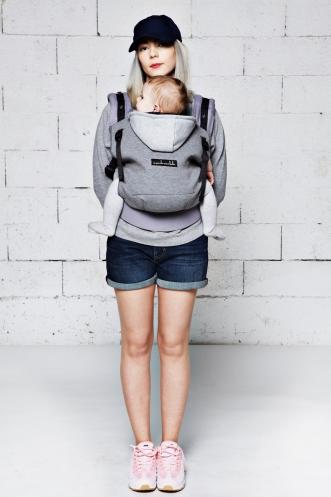 Love Radius Träger inkl. Babyeinsatz – Hoodie-Trage – Dunkelgrau/Flanellgrau – Tragehilfe – MamaMilla