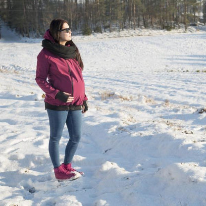 Fun2bemum 4i1 softshell bære- og graviditetsjakke også til rygbæring - Blommefarvet - Bærejakke - MamaMilla