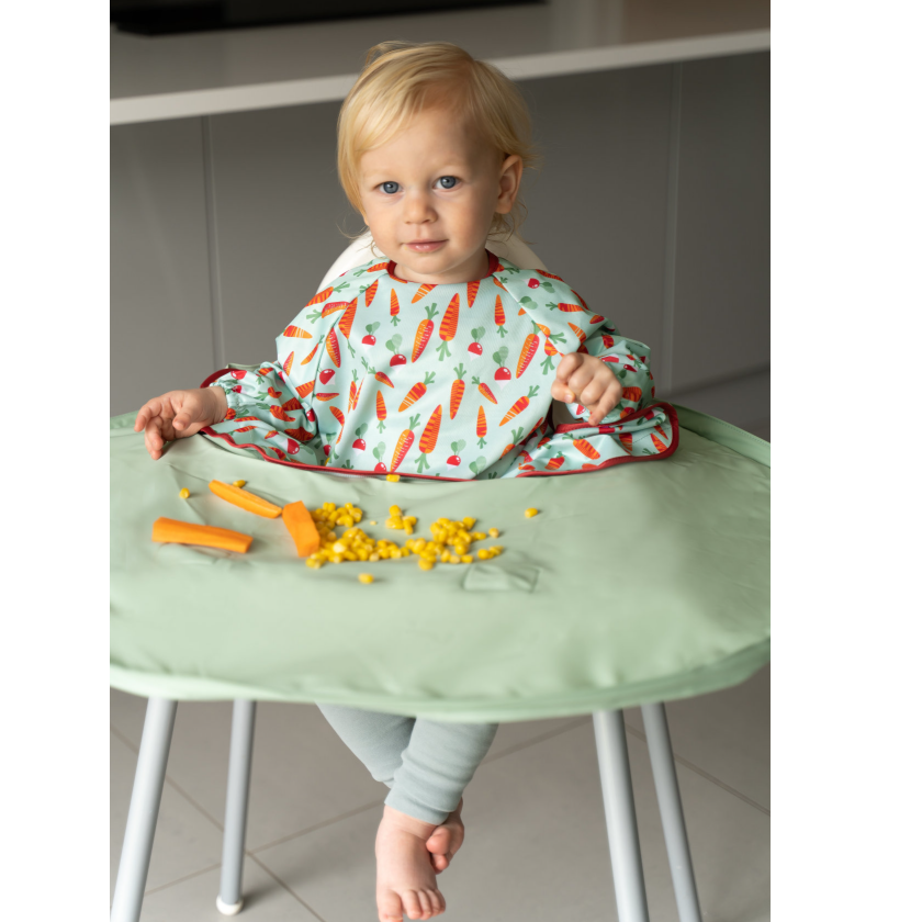 Tidy Tot Hagesmæk og Bakke - SÆT - Sage Grøntsager - Hagesmæk med ærmer - MamaMilla