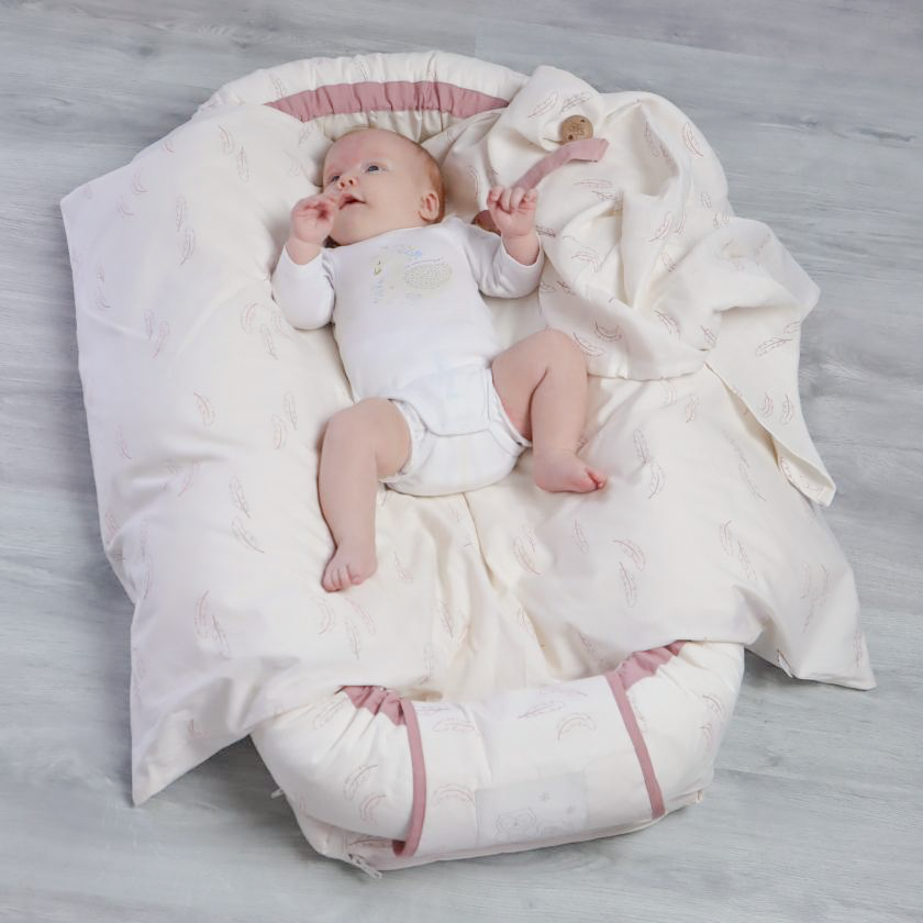 MamaMilla Babynest mit Fossflakes-Füllung – Rosenfedern – Babynest – MamaMilla